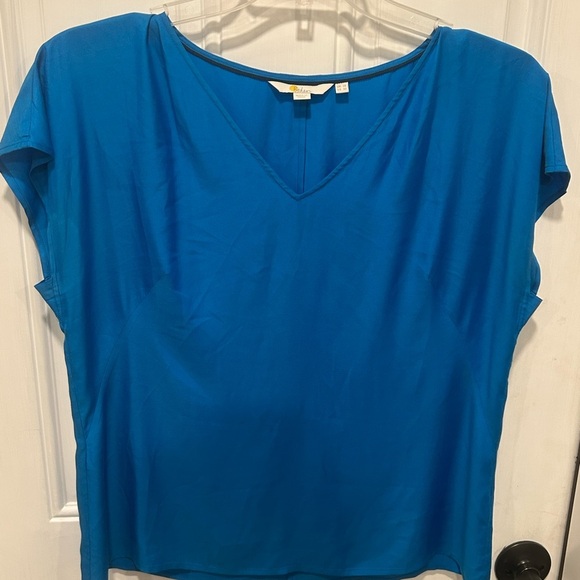 Boden Women’s Royal Blue Silk Blend Blouse Size 10 Short Sleeve, V-Neck - Picture 1 of 6